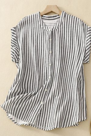 Artistic stand collar sleeveless shirt